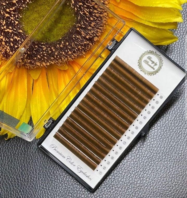 Ciglia marrone chiaro